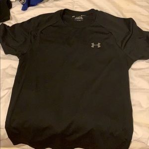 Under Armour Men’s loose fitting shirt